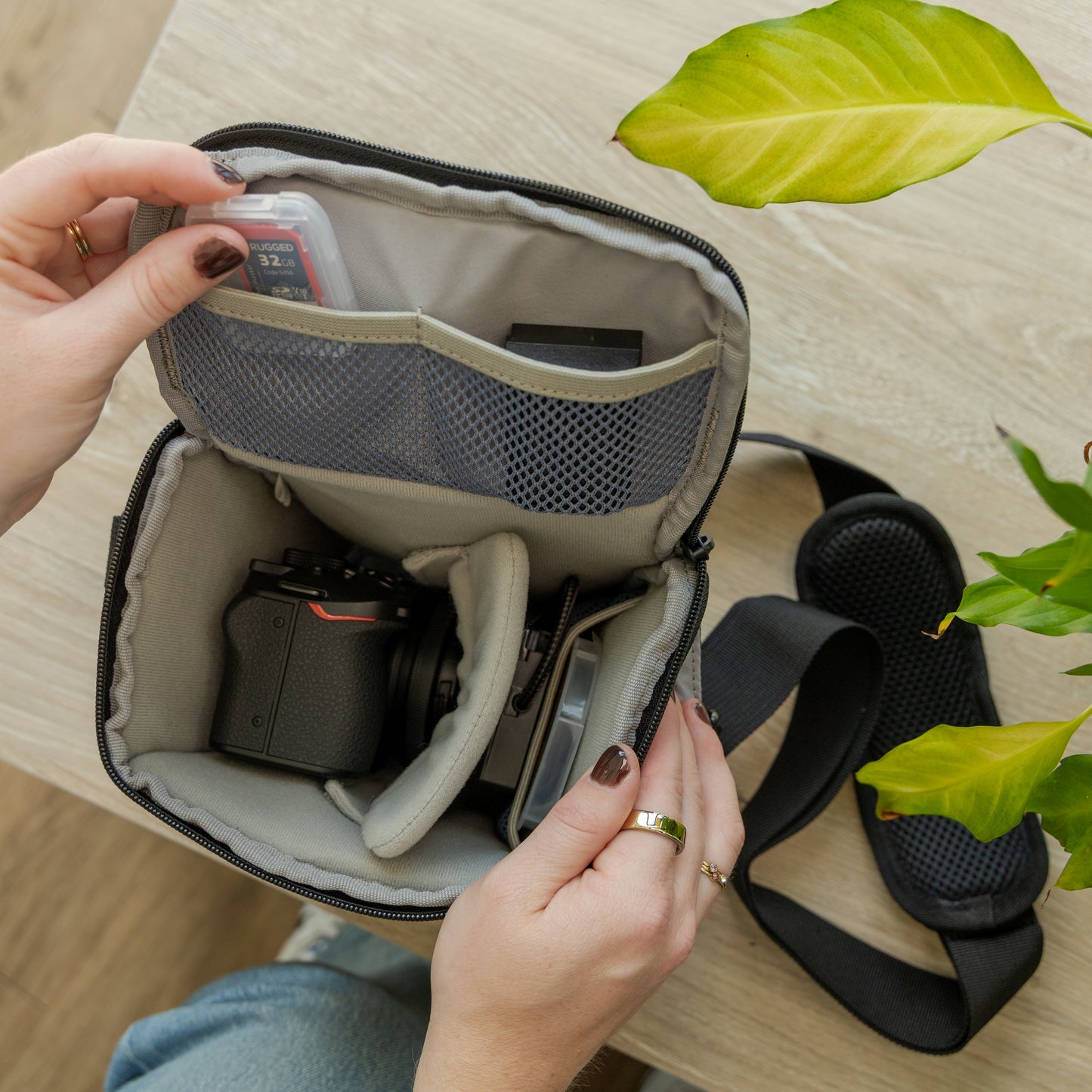 Impulse 2.0 Medium Shoulder Bag (3.2 L Grey)