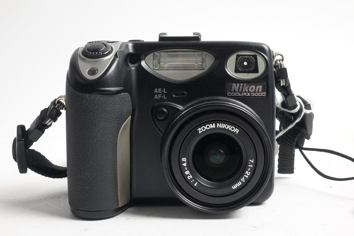 (USED) Nikon COOLPIX 5000 5.0MP Digital Camera