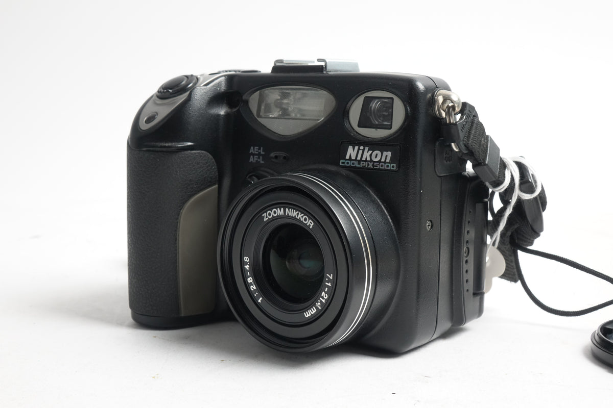 (USED) Nikon COOLPIX 5000 5.0MP Digital Camera